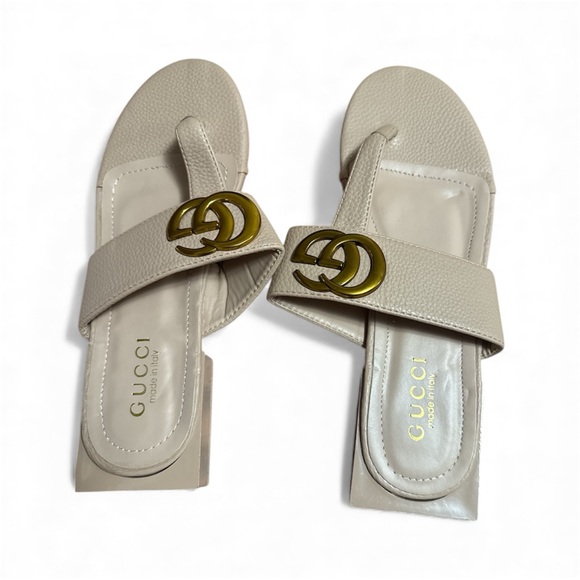 Gucci Women's Beige Sandals with Gold Logo - Picture 3 of 4